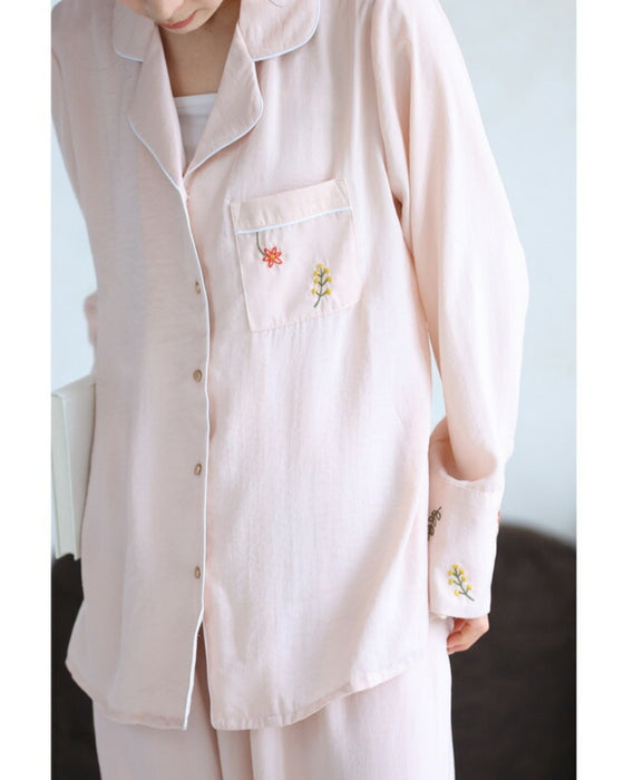 ほっこり可愛い花刺繍のとろみ生地パジャマセット