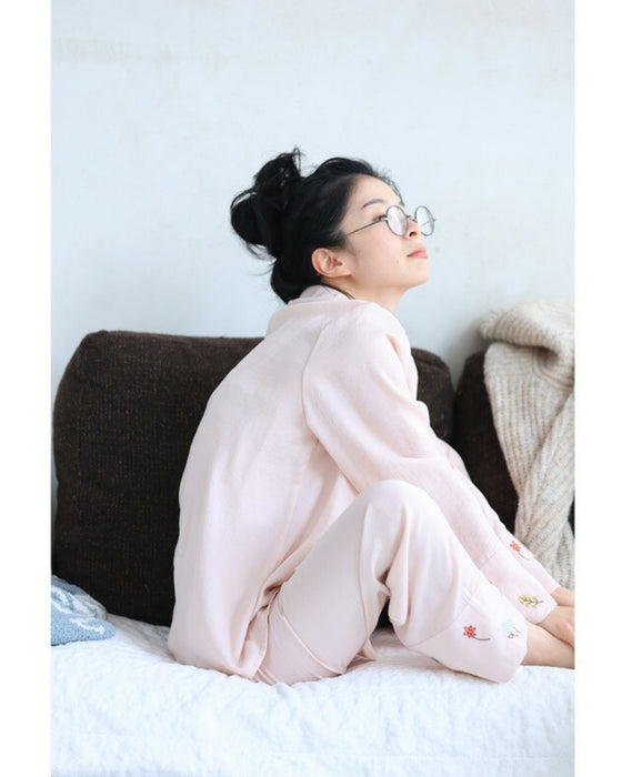 ほっこり可愛い花刺繍のとろみ生地パジャマセット