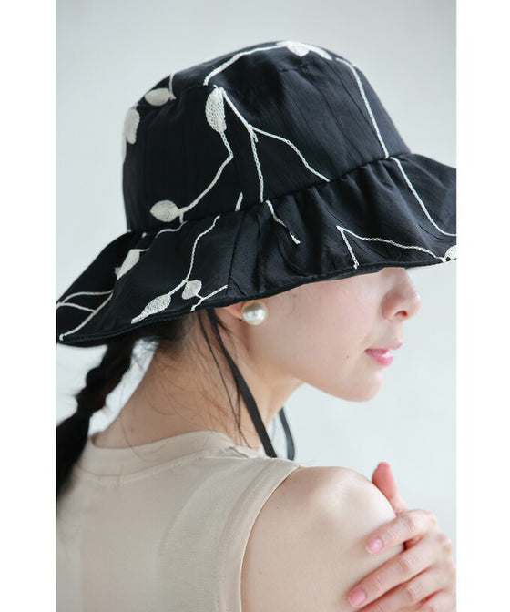 (紐付き)ワイヤー入り白花刺繍ハット