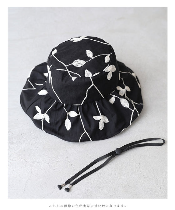 (紐付き)ワイヤー入り白花刺繍ハット