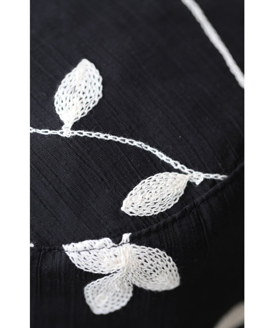 (紐付き)ワイヤー入り白花刺繍ハット