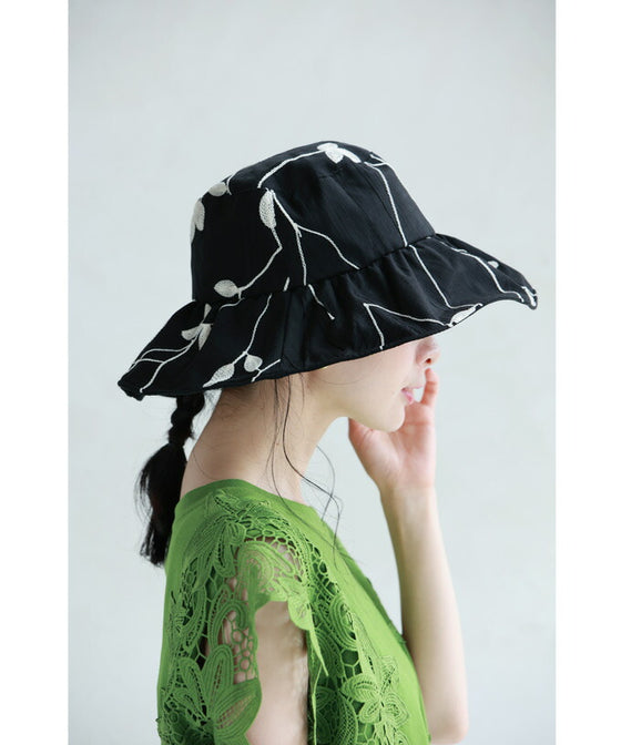 (紐付き)ワイヤー入り白花刺繍ハット