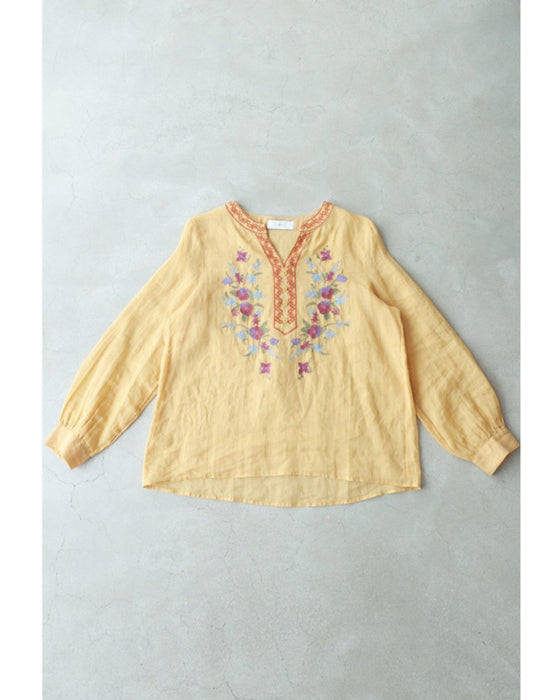 彩り花刺繍のふんわりブラウストップス