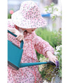 A gorgeous pink floral hat made of UV-cut material that can withstand the sun.