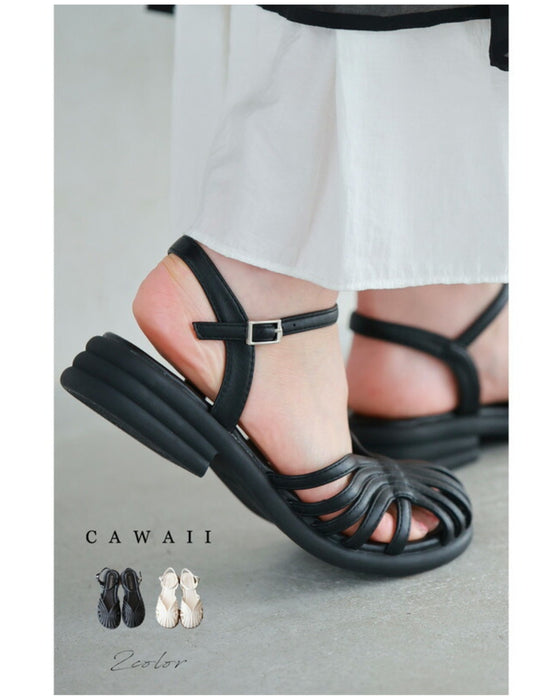 つま先シェルデザインのストラップサンダル