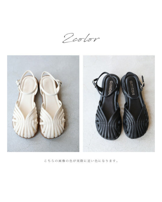 つま先シェルデザインのストラップサンダル