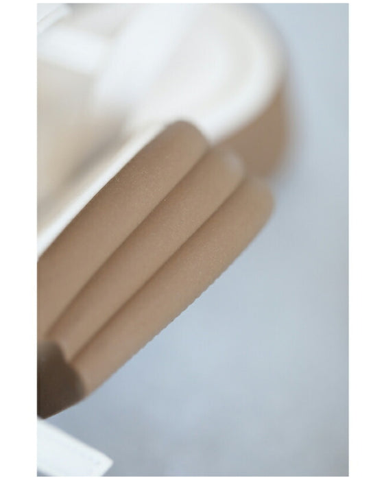 つま先シェルデザインのストラップサンダル