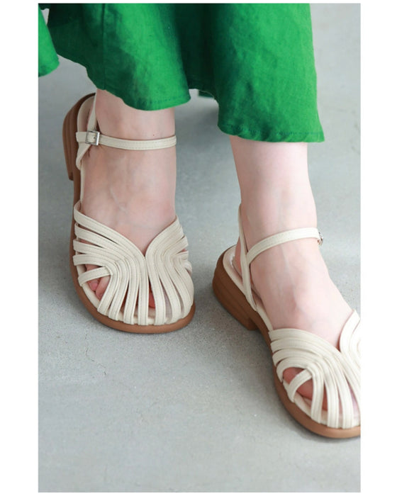 つま先シェルデザインのストラップサンダル