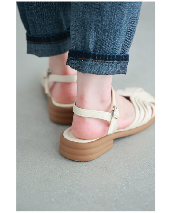 つま先シェルデザインのストラップサンダル