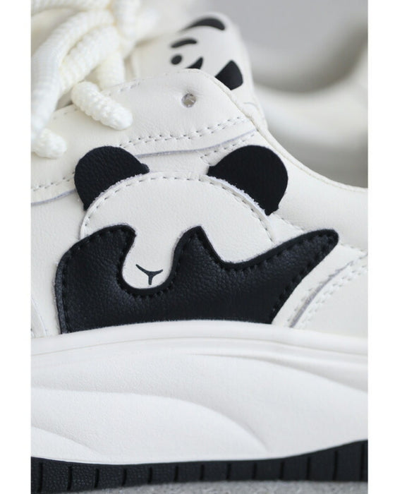 はにかみパンダのスニーカー