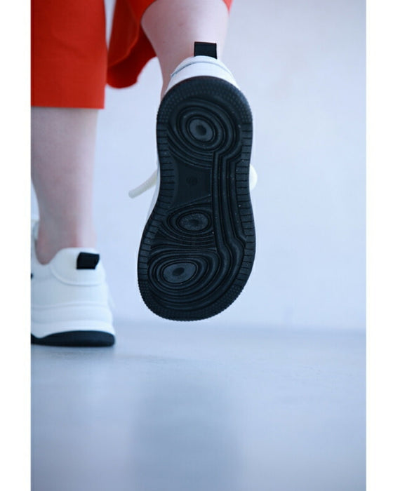 はにかみパンダのスニーカー