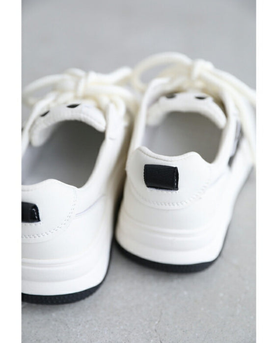 はにかみパンダのスニーカー