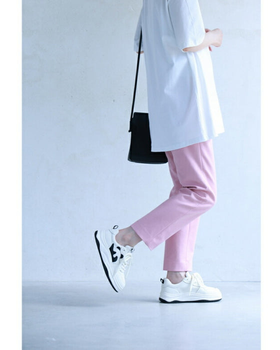 はにかみパンダのスニーカー