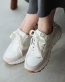 No need to worry about the entrance! Versatile and elegant sneakers