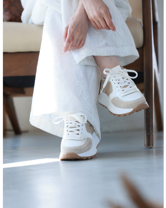 No need to worry about the entrance! Versatile and elegant sneakers