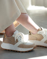 No need to worry about the entrance! Versatile and elegant sneakers