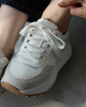 No need to worry about the entrance! Versatile and elegant sneakers