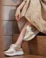 No need to worry about the entrance! Versatile and elegant sneakers