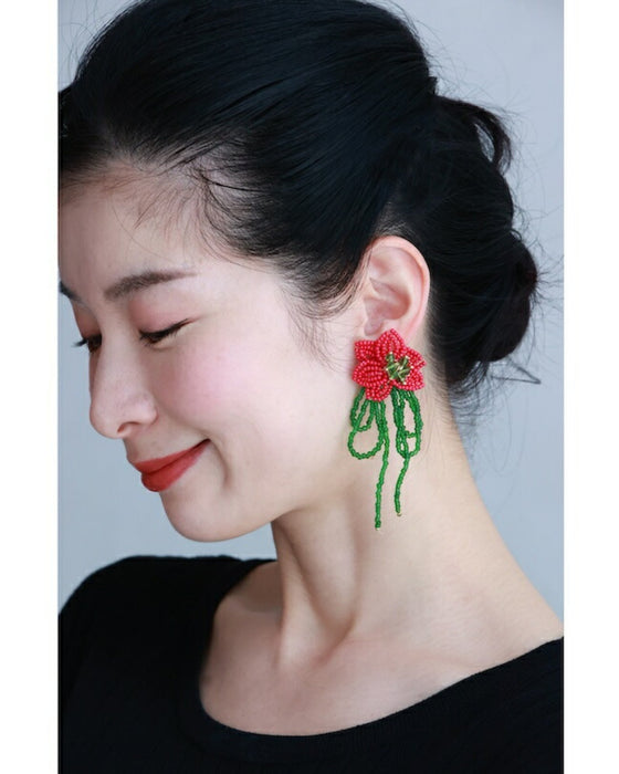 【返品・交換不可】揺れるビーズリボンの一輪花ピアス