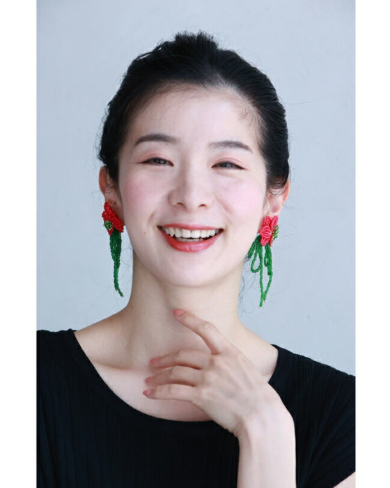 【返品・交換不可】揺れるビーズリボンの一輪花ピアス