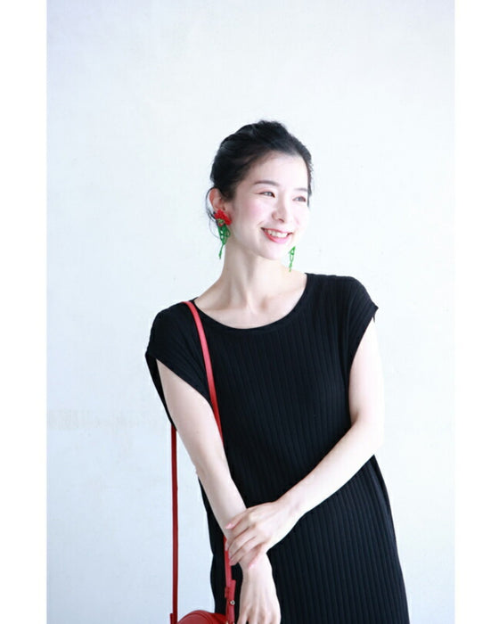 【返品・交換不可】揺れるビーズリボンの一輪花ピアス