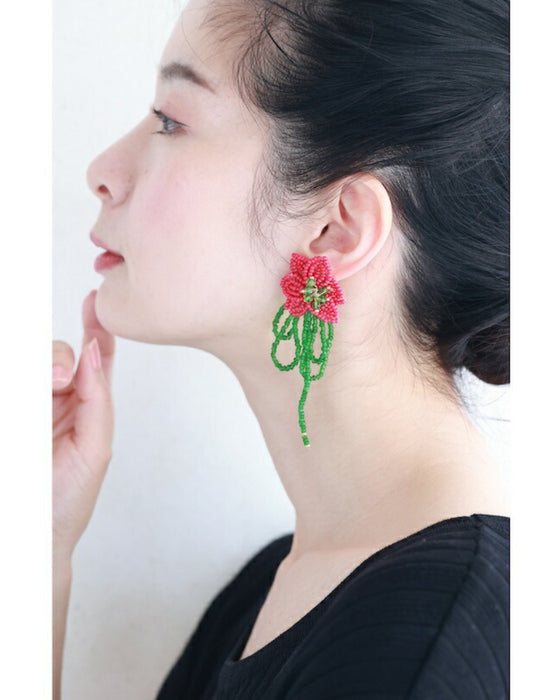 【返品・交換不可】揺れるビーズリボンの一輪花ピアス