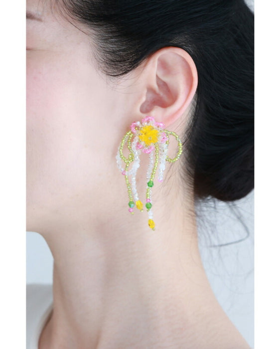 【 返品・交換不可 】光に煌めくお花のビーズリボンピアス