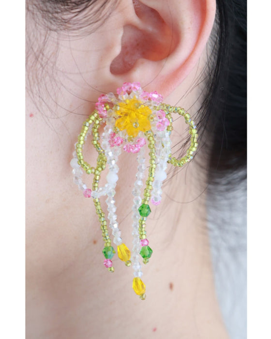 【 返品・交換不可 】光に煌めくお花のビーズリボンピアス