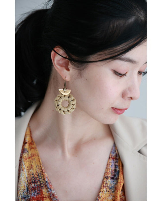 【返品・交換不可】チャーム揺れる編みサークルピアス