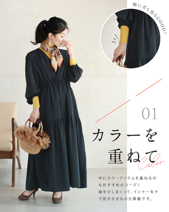 無地でも華やかな ティアードロングワンピース