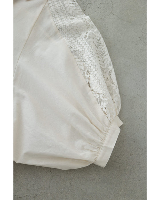 肩から流れるレースのふんわりポワン袖シャツトップス