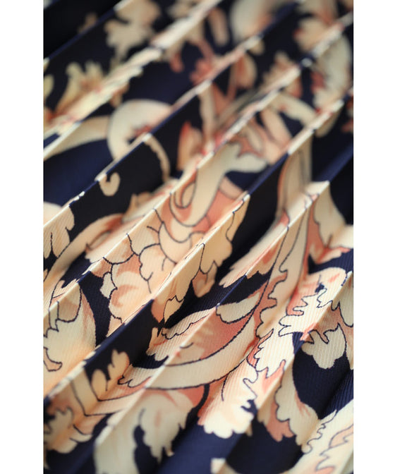 (ベルト付き)リュクスな世界が広がるスカーフ柄プリーツロングワンピース