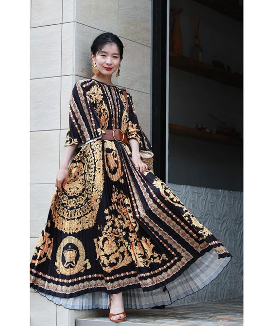 (ベルト付き)リュクスな世界が広がるスカーフ柄プリーツロングワンピース