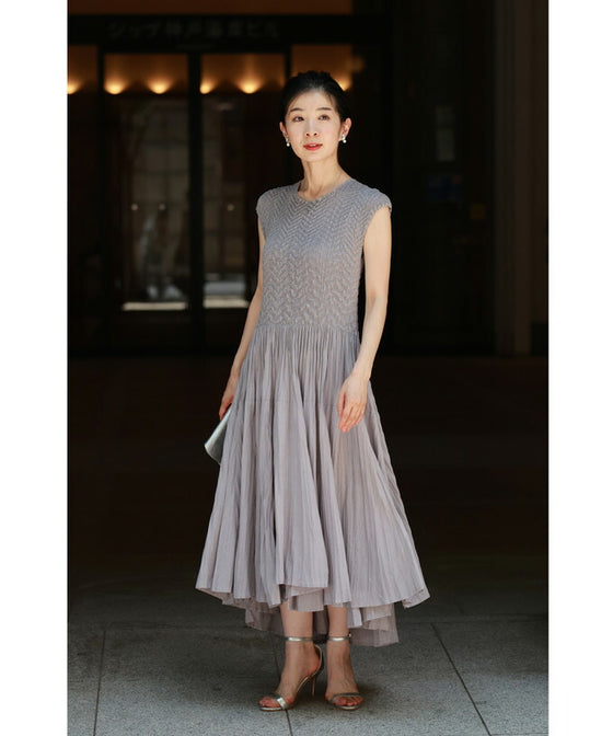 広がるボリュームスカートのウエスト切り替えミディアムワンピース