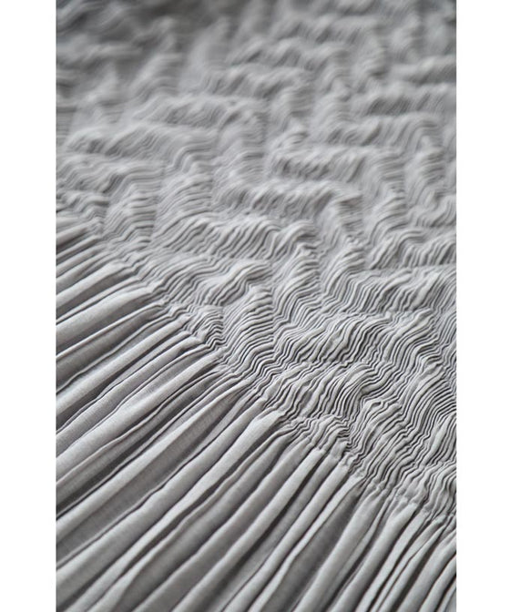 広がるボリュームスカートのウエスト切り替えミディアムワンピース