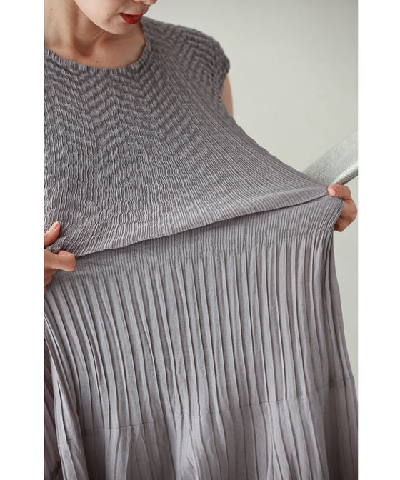 広がるボリュームスカートのウエスト切り替えミディアムワンピース