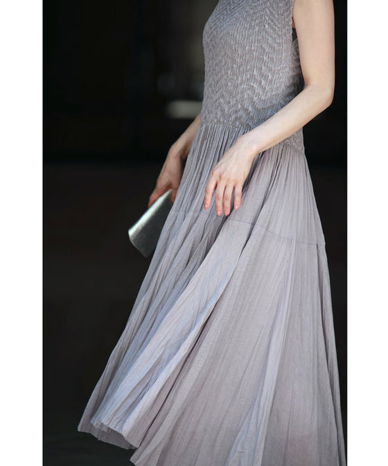 広がるボリュームスカートのウエスト切り替えミディアムワンピース