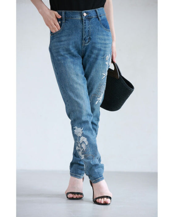 Denim pants with rhinestones and embroidered flowers