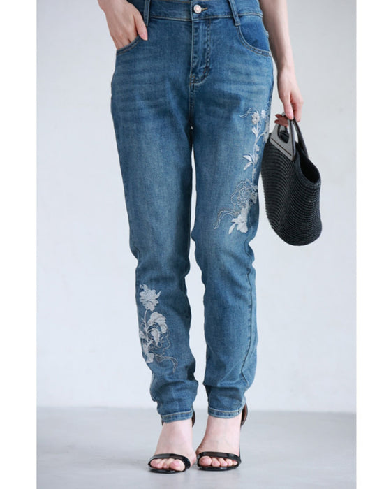 Denim pants with rhinestones and embroidered flowers