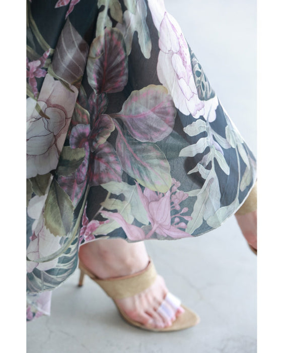 A skirt sketch that captures the graceful world of flowers