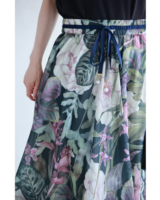 A skirt sketch that captures the graceful world of flowers