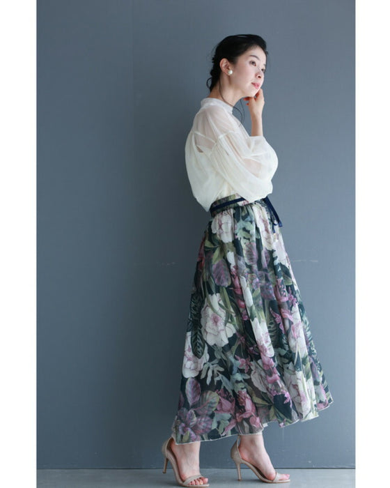 A skirt sketch that captures the graceful world of flowers