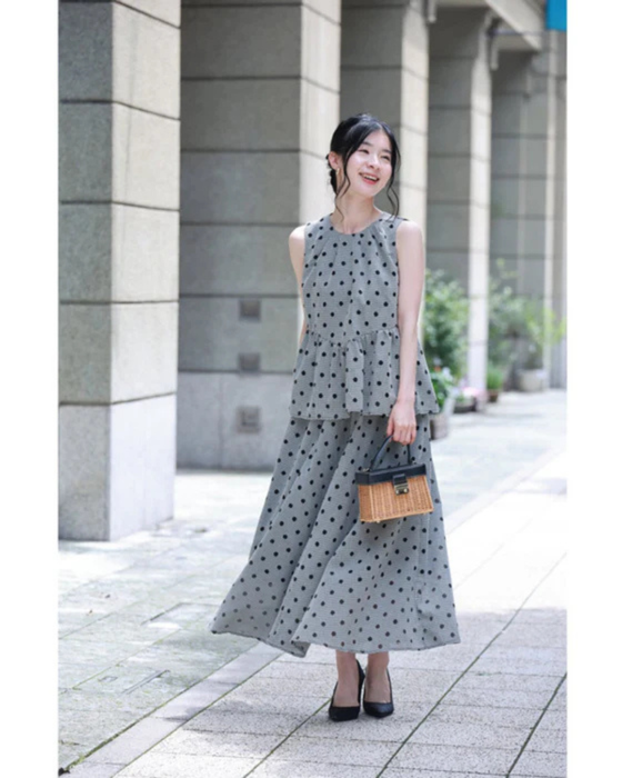 A cute and sophisticated check and polka dot marriage set up [set]
