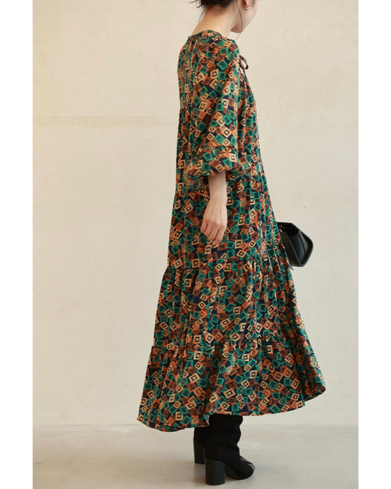 カラフルなキューブが舞うティアードミディアムワンピース(紐リボン付き)