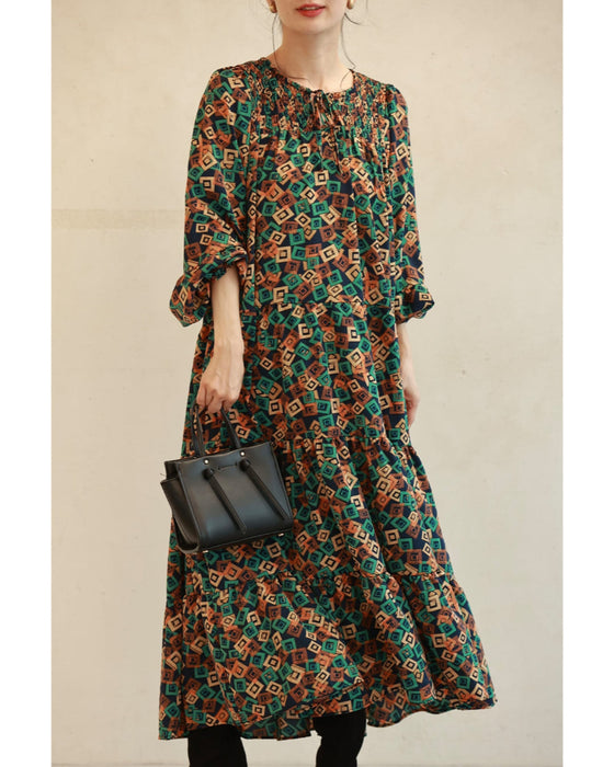 カラフルなキューブが舞うティアードミディアムワンピース(紐リボン付き)