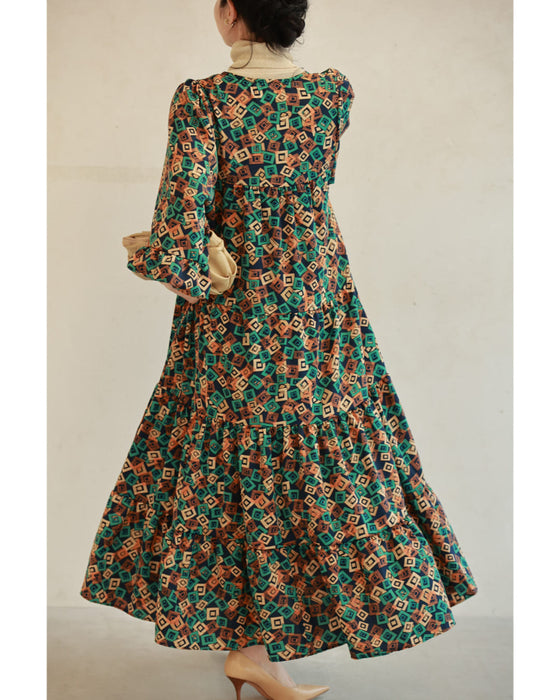 カラフルなキューブが舞うティアードミディアムワンピース(紐リボン付き)