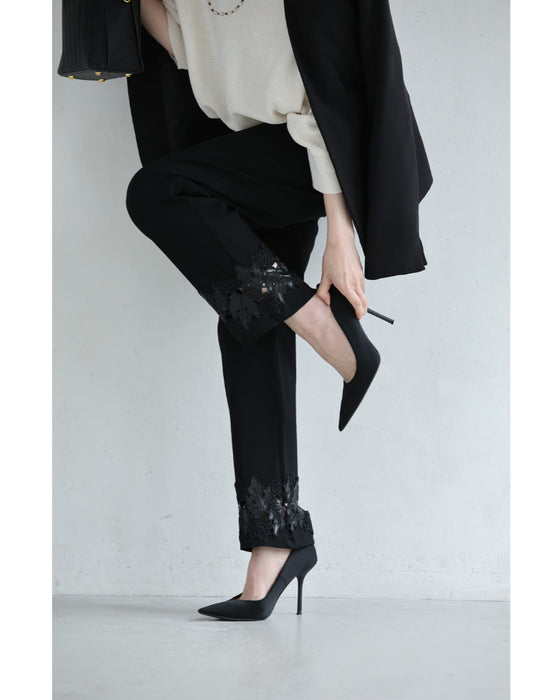 足元飾るリーフレースのストレッチパンツ