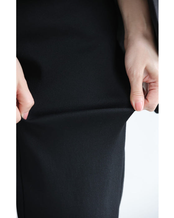 足元飾るリーフレースのストレッチパンツ