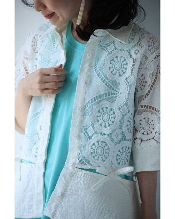 優美なレースのウエストカッティングデザインシャツ
