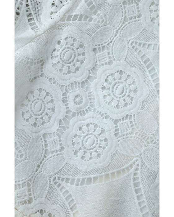 優美なレースのウエストカッティングデザインシャツ